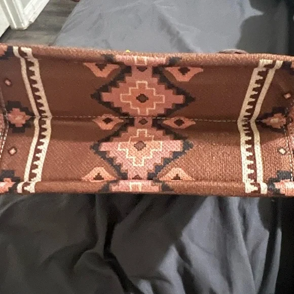 NWT - Wrangler Bohemian Patterned Handbag with Brown Accents - Picture 4 of 5